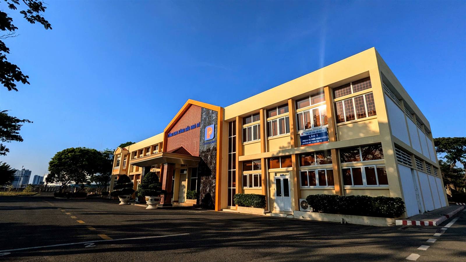 Nhà điều hành Tổng kho